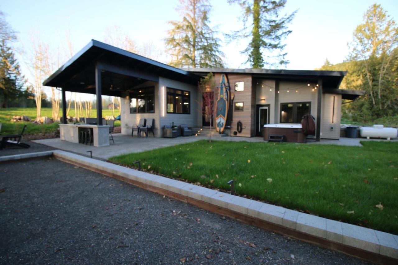 Luxe Lake Cabin Hot Tub Grill Firepit Ev Charger Onalaska Экстерьер фото