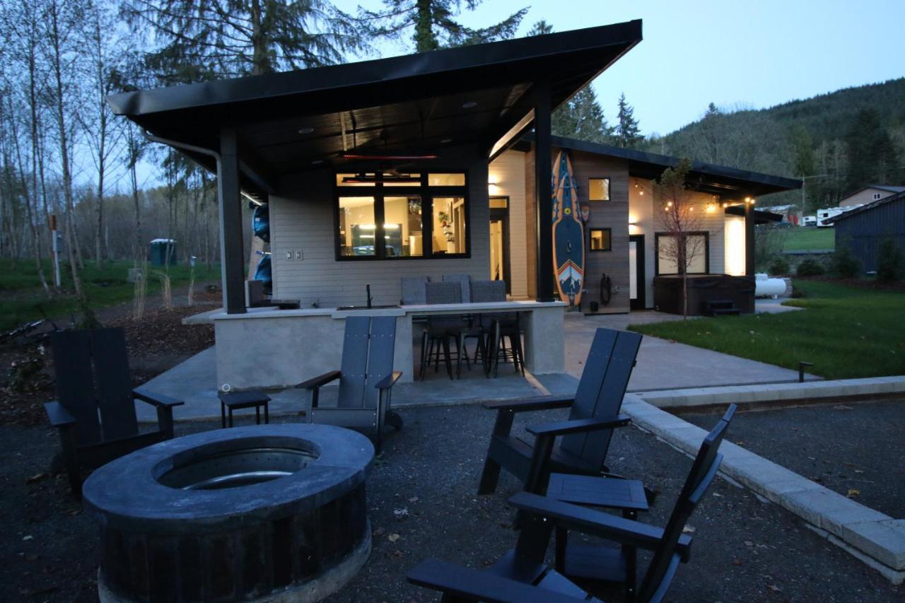 Luxe Lake Cabin Hot Tub Grill Firepit Ev Charger Onalaska Экстерьер фото