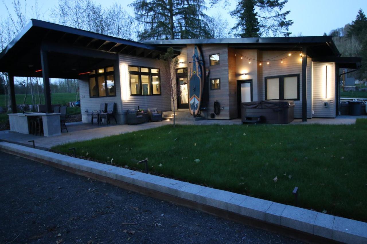 Luxe Lake Cabin Hot Tub Grill Firepit Ev Charger Onalaska Экстерьер фото