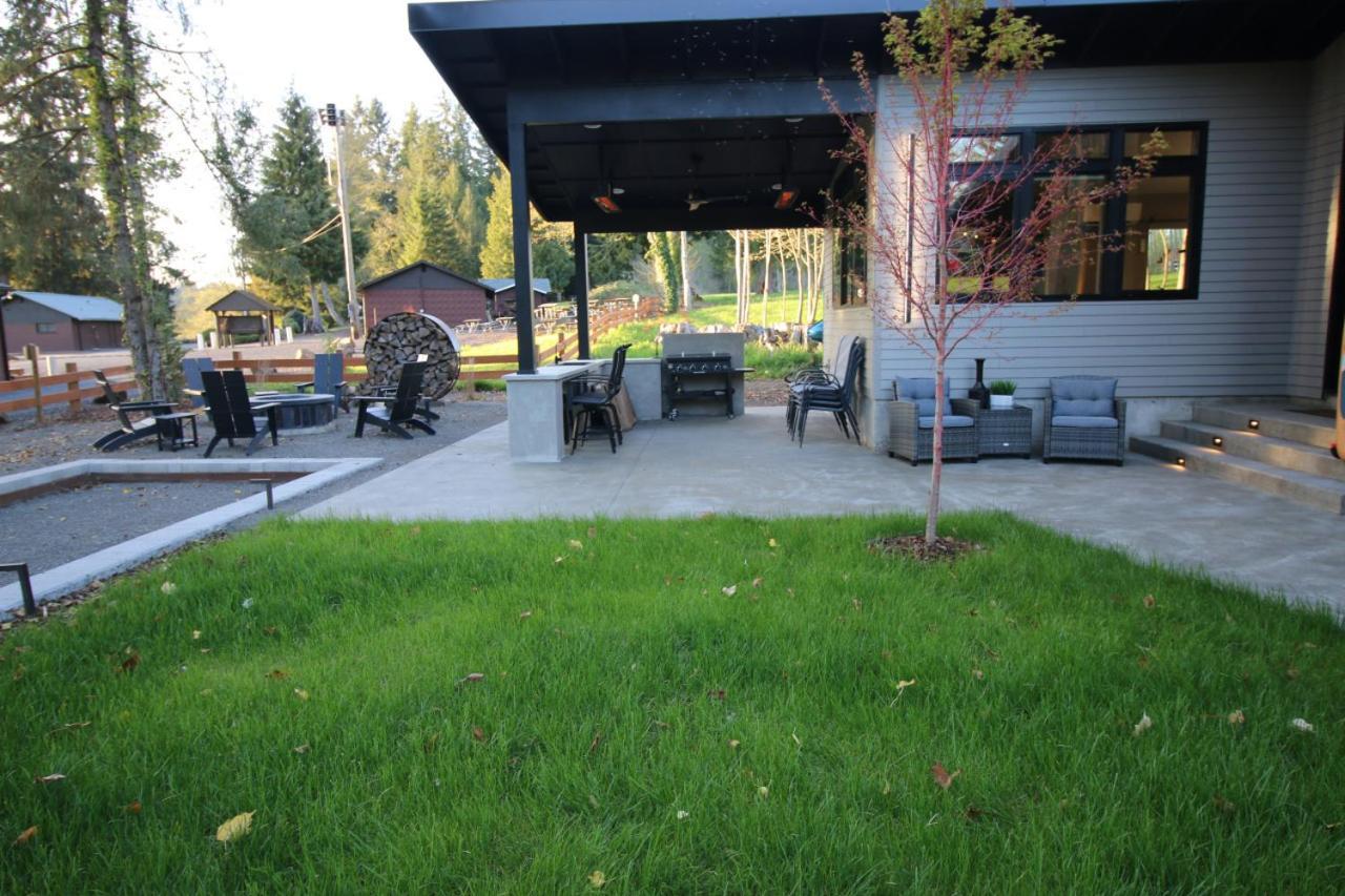 Luxe Lake Cabin Hot Tub Grill Firepit Ev Charger Onalaska Экстерьер фото