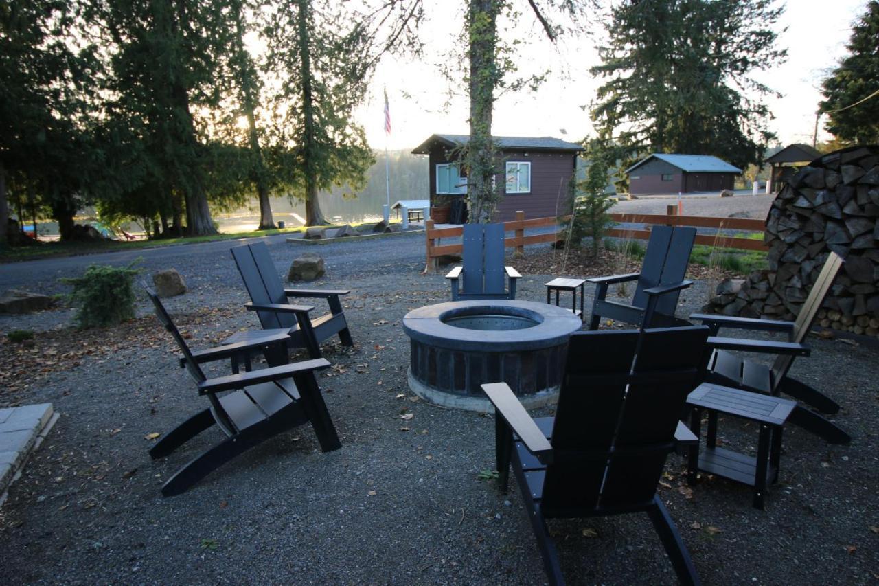 Luxe Lake Cabin Hot Tub Grill Firepit Ev Charger Onalaska Экстерьер фото