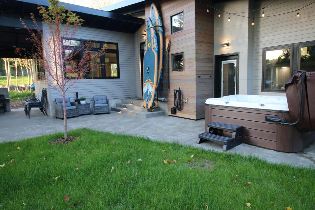 Luxe Lake Cabin Hot Tub Grill Firepit Ev Charger Onalaska Экстерьер фото